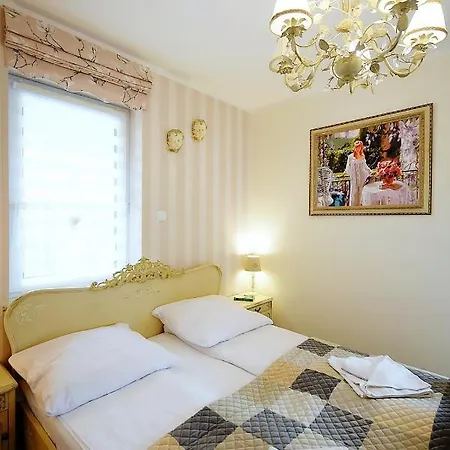 Miodowy Dom Exspanse Apartament 2 Lub 3 Pokoje Z Tarasem I Parkingiem Kolobrzeg Exterior photo